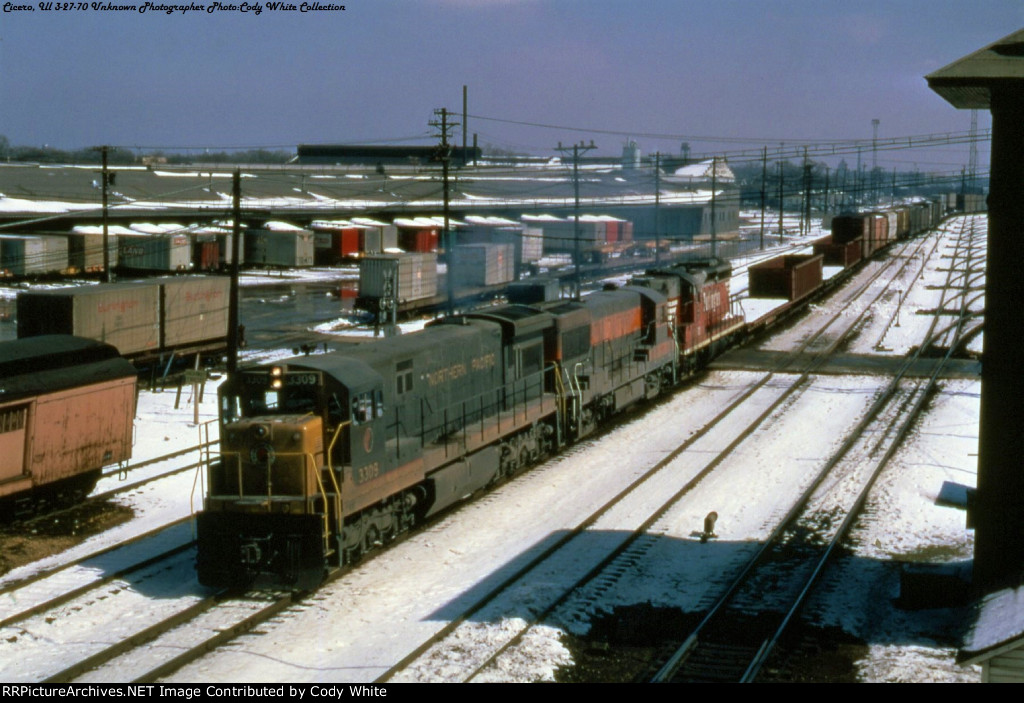 Northern Pacific U33C 3309